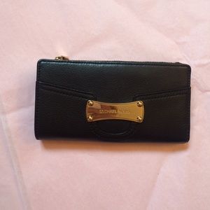 Black leather Michael Kors wallet