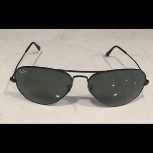 Ray Ban Aviator, large black metal frame