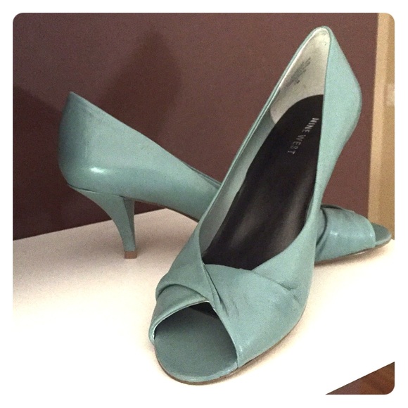 Adorable peep toe heels