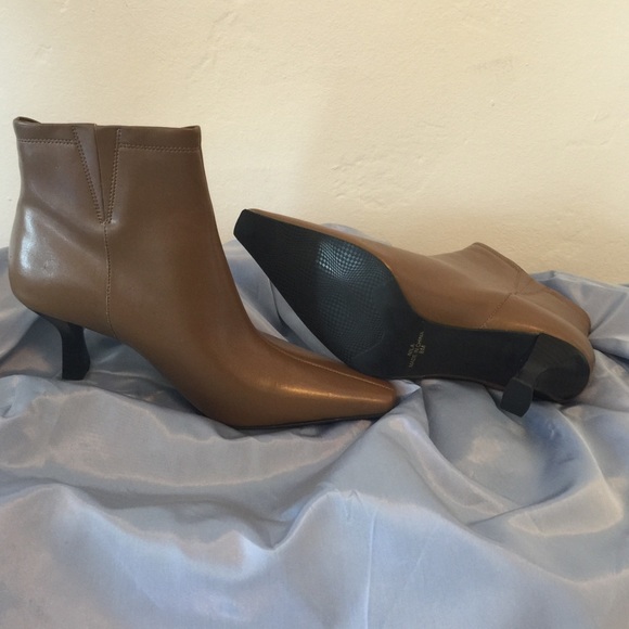 Pointed Toe Ankle Boots - Picture 2 of 2
