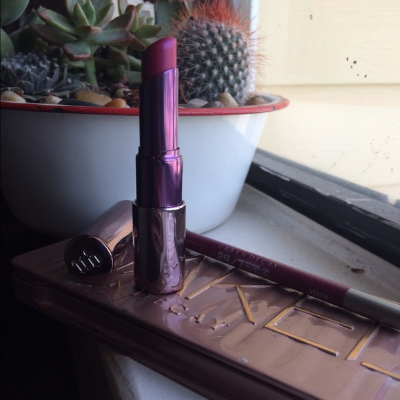 Urban decay lipstick + glide on lip pencil