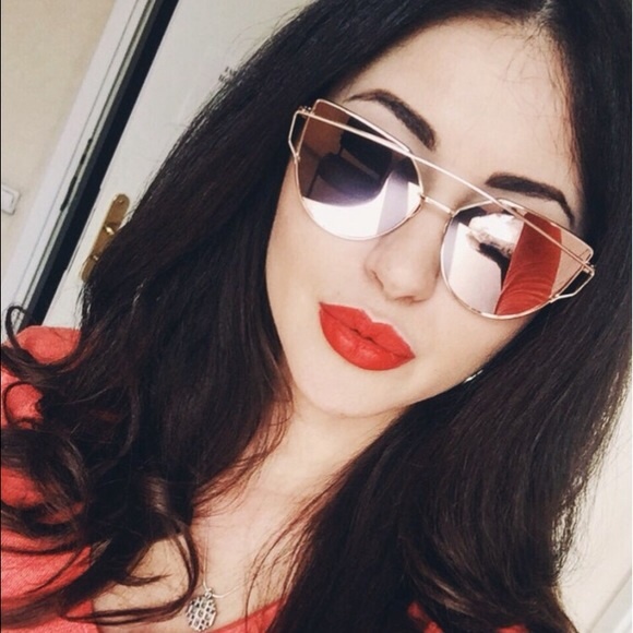 Rose Gold Mirrored Sunglasses - Picture 2 of 2