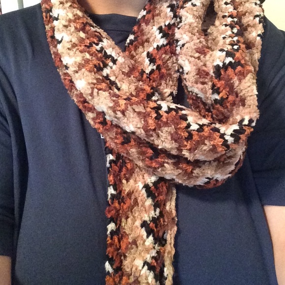 Neutral scarf