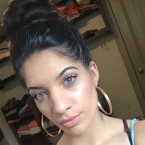 Meet your Posher, Caci