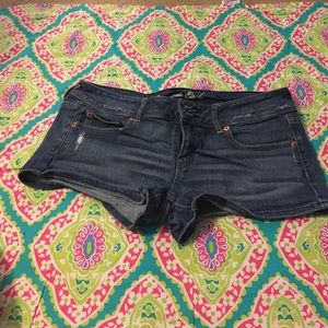 AE medium wash denim shorts