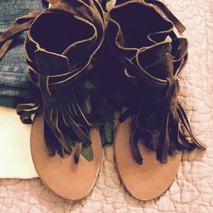 Dolce Vita Brown Suede fringe thong Sandals, Sz 8