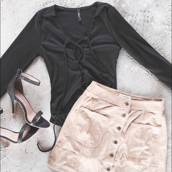 SOLD ON INSTA black lace up ribbed body suit - Picture 4 of 4