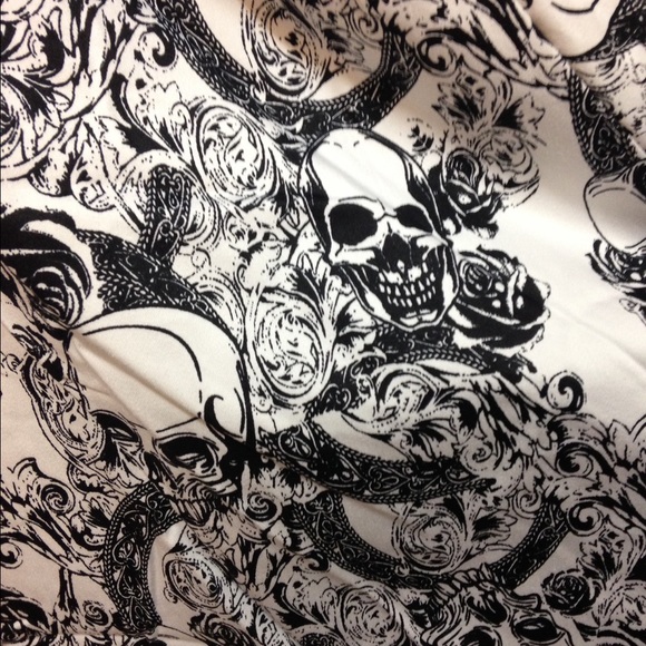 Skull with roses dress - Picture 3 of 4