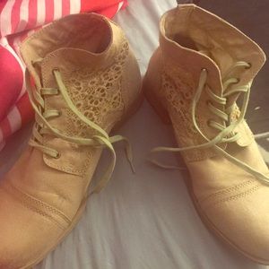 Roxy light tan summer boots!