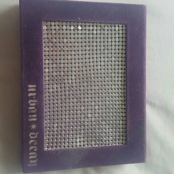 Urban decay delux shadow palette