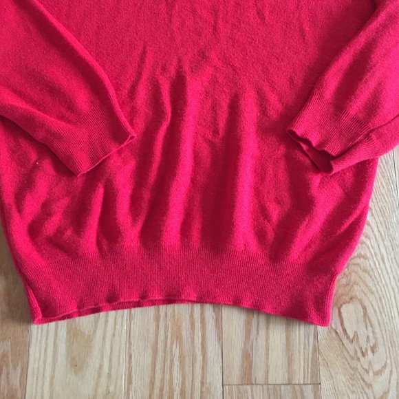 Vintage Men's red v-neck wool knit sweater - Picture 3 of 3