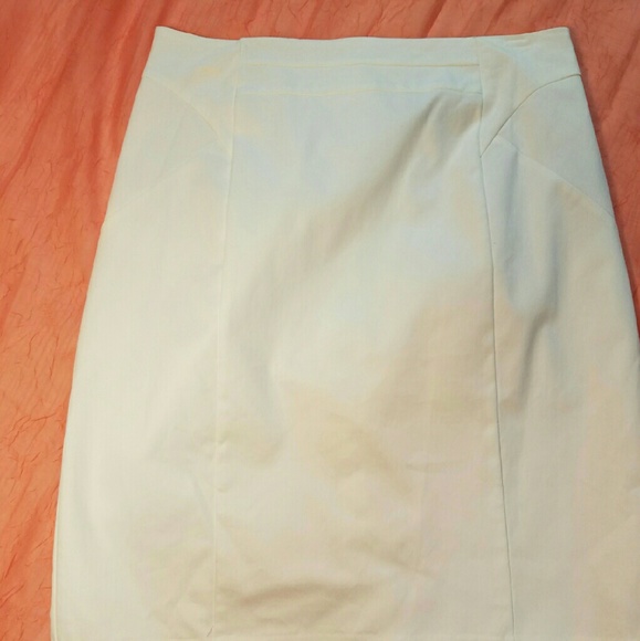 💥SOLD 💥NWOT Worthington White Skirt - Picture 3 of 4
