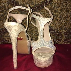Betsey Johnson Champagne heels!!