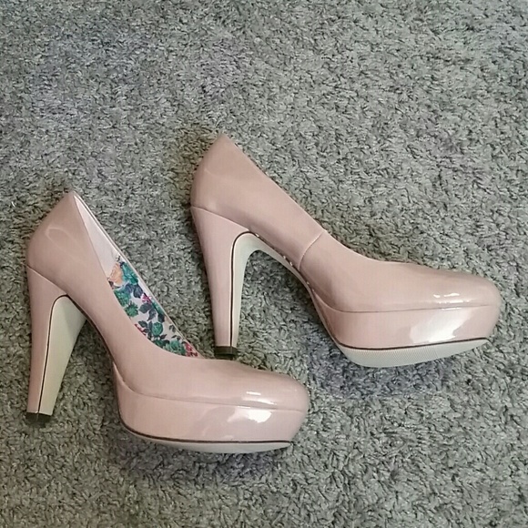 Nude heel