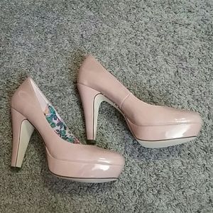 Nude heel