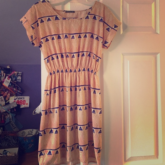 Fun dress from Soprano. In perfect condition.