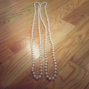 Long pearl necklace