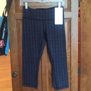 lululemon Wunder Under Crop size 6