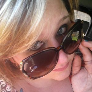 Meet your Posher, Alexis