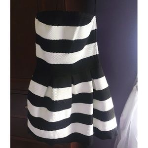 Adorable strapless dress