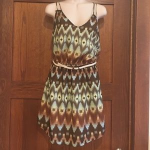 Cute patterned dress w/belt in Browns blues greens