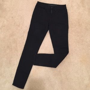 AEO DENIM X4 HI-RISE JEGGING IN RICH ONYX