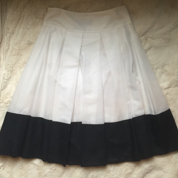 Pleated Two Tone Club Monaco Skirt
