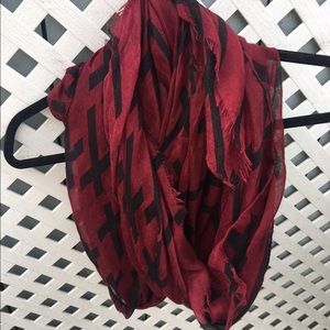 Maroon & black scarf! 💕