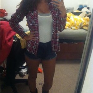 High waisted distressed short