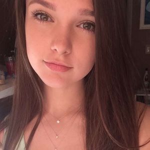 Meet your Posher, Becca