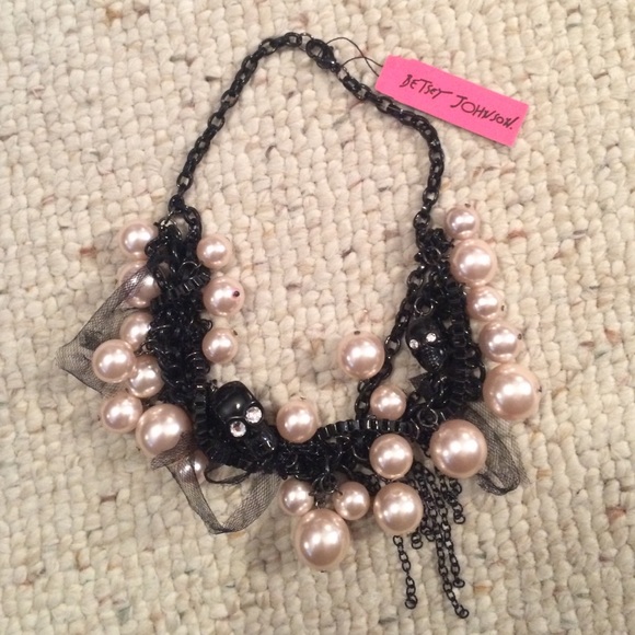 Betsey Johnson Choker