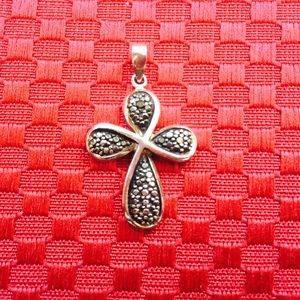 Sterling silver cross pendant