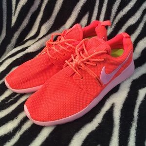 Peach Nike Roshe Run Sz 8