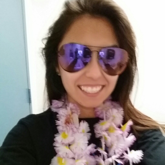 Meet your Posher, Karina - Picture 1 of 1