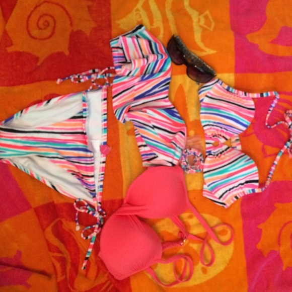 Other - 🎉TODAY🎉Swimsuit w/3 tops