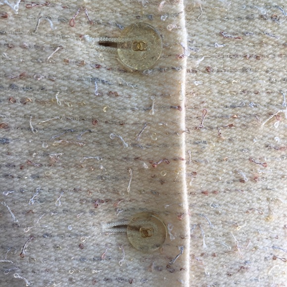 π«SOLDπ« CHANEL Jackie-O Ruffled 2-Piece Suit - Picture 2 of 4