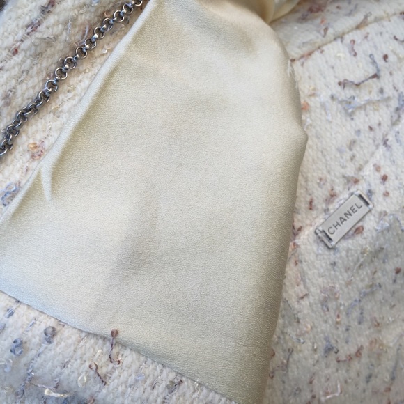 π«SOLDπ« CHANEL Jackie-O Ruffled 2-Piece Suit - Picture 3 of 4