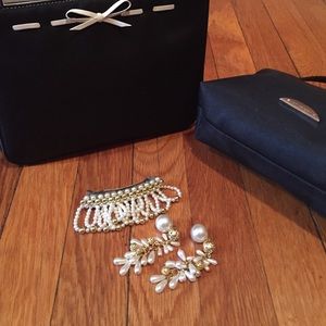 💥Closet Clear Out💥Faux Earrings & Barrette Set