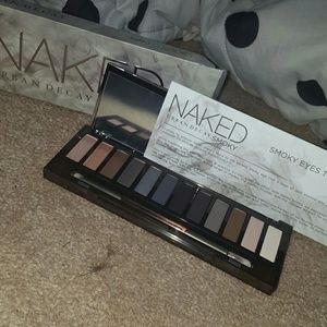 Urban Decay Naked Smoky Palette