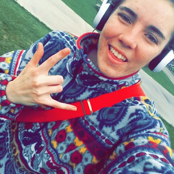 Meet your Posher, Alexia - Picture 1 of 1