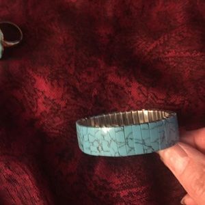 Expandable turquoise bracelet