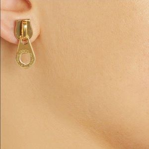 MARC JACOBS GOLD ZIPPER EARRINGS💎