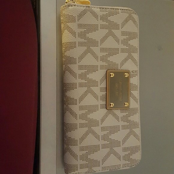 Michael kors wallet