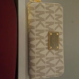 Michael kors wallet