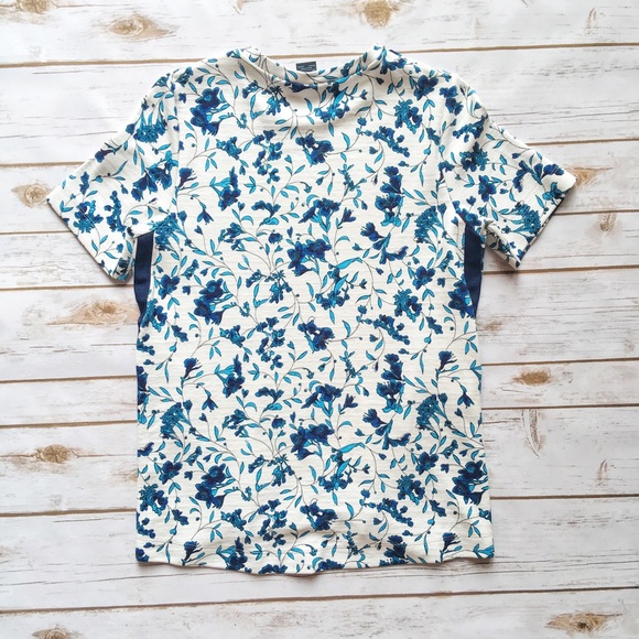 MOVING SALE‼️French Connection Floral Zipper Top - Picture 3 of 4