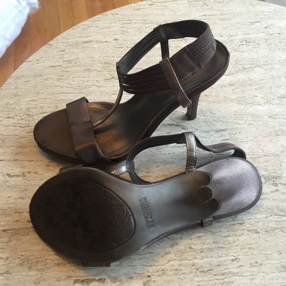 T strap sandals Kenneth Cole