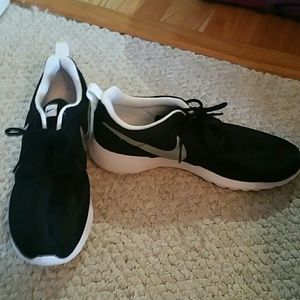 Nike black sneakers
