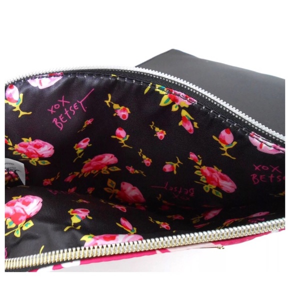 NWT  3 Piece Betsey Johnson Pink fuchsia pouches - Picture 4 of 4