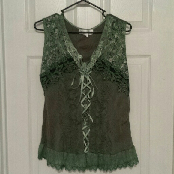 Romantic green tank top with lace and ruffled acce