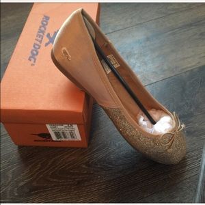 Rocket dog gold/ nude flats